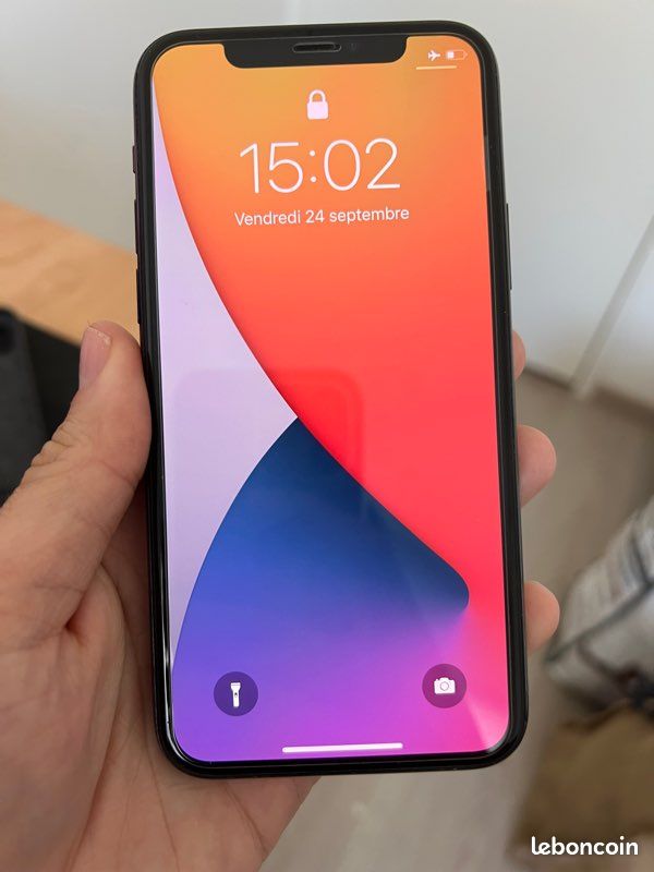 IPhone 11 Pro excellent état (aucune rayure) (image 2)
