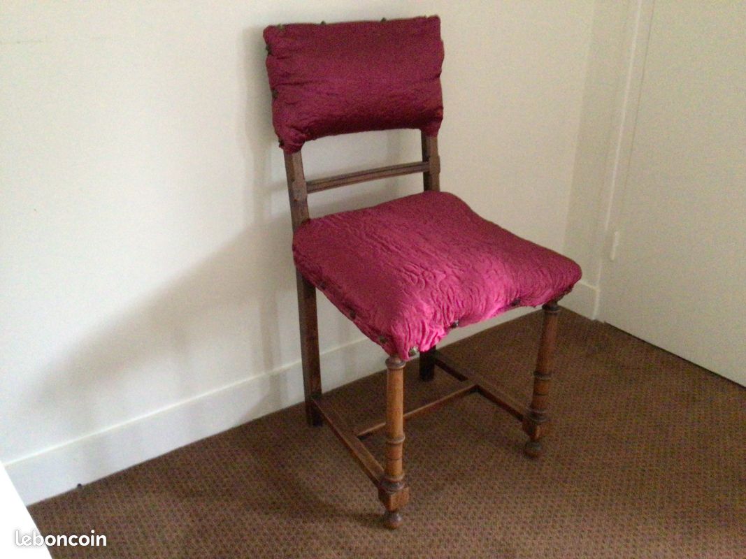 Chaise ancienne cuir recouverte tissu rouge (image 1)