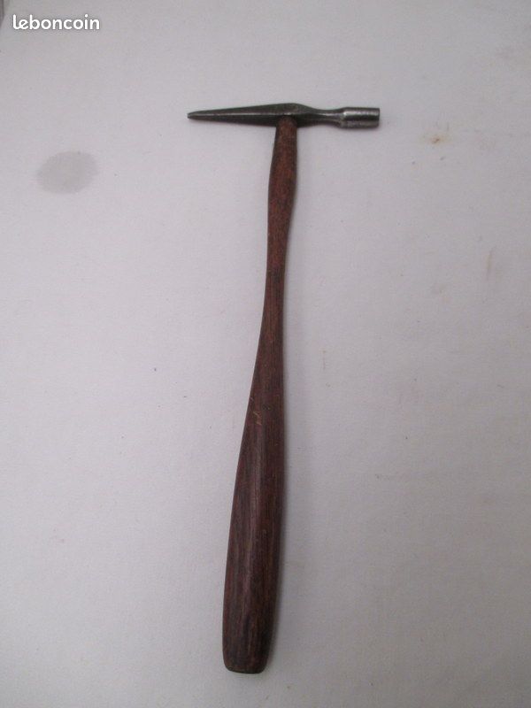 Petit Marteau Ancien Pour Bijoutier Ou Horloger - Outil De Précision, Art Populaire