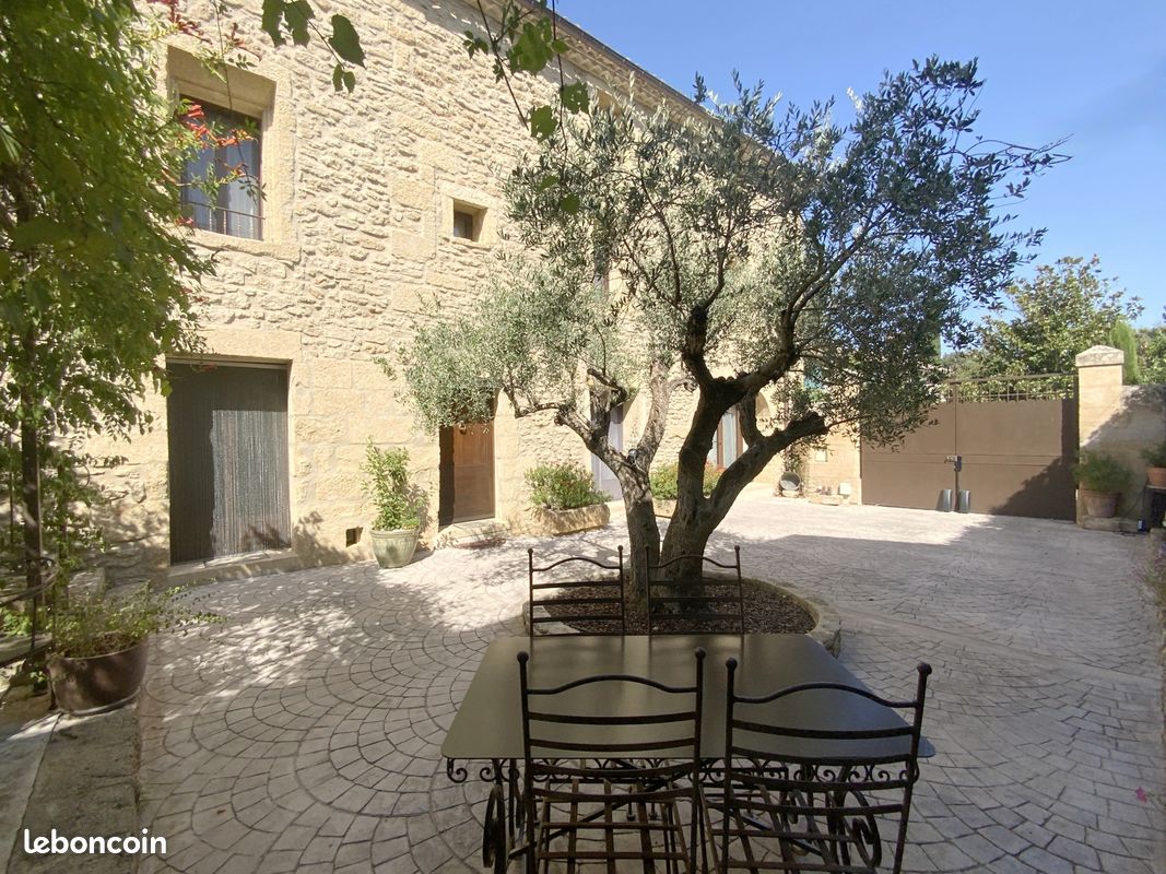 Maison 6 pièces 280 m² · à Uzès · 280 m² · 1 070 000 €