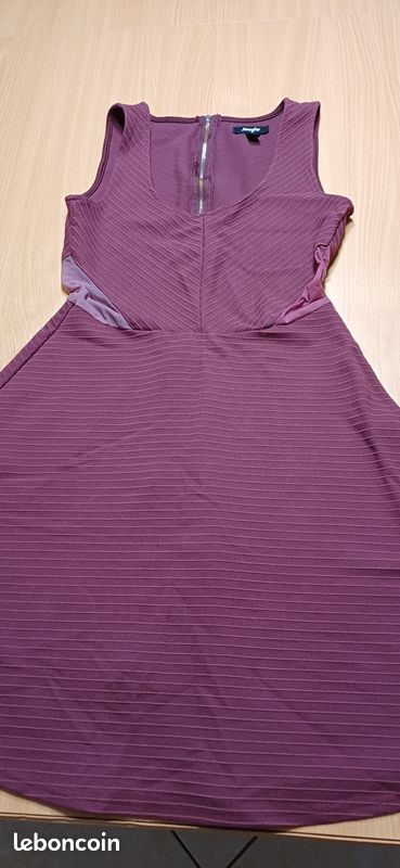 Robe bordeaux jennyfer M (image 2)