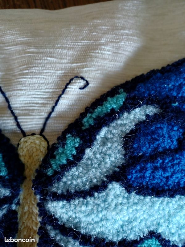 Housse coussin papillon punch needle (image 2)