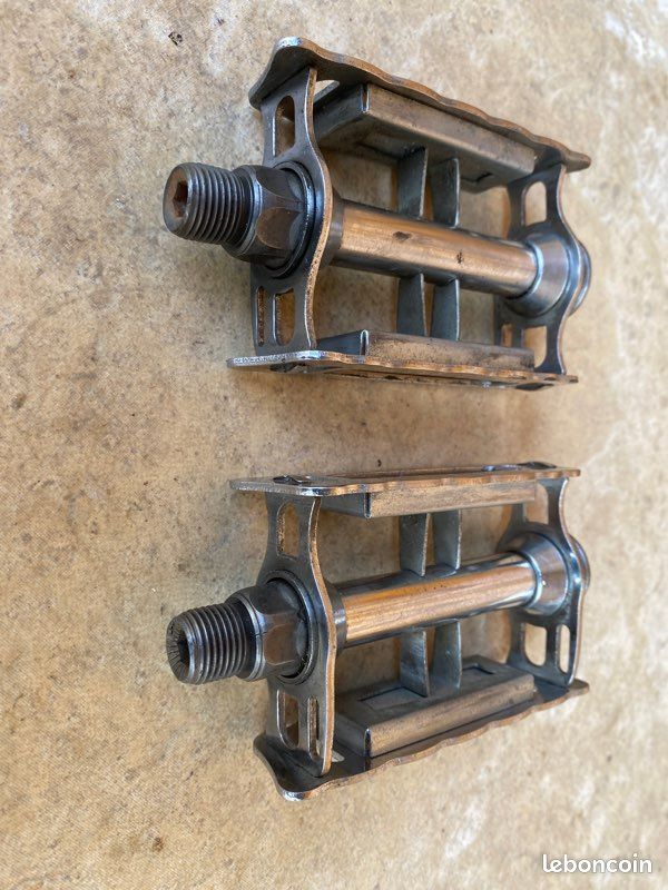 Pédales Lyotard 136R en acier chromé pour vélo vintage 14x1.25 Fr Pédales Lyotard 136R en acier chromé pour vélo vintage 14x1.25 Fr