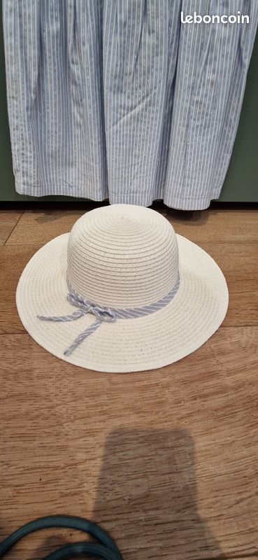Robe et chapeau de cérémonie bis (image 5)