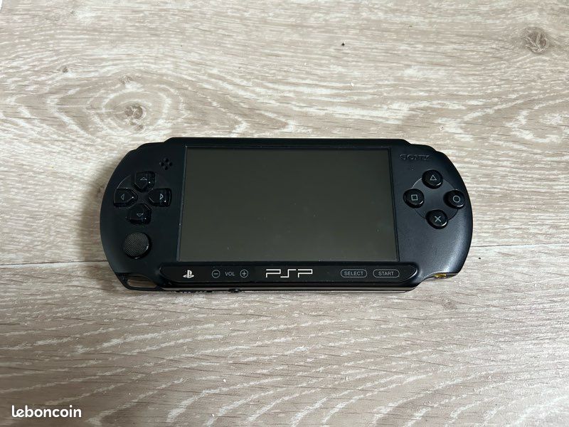 Pack Sony PSP Street (E1004) Neuve Sous Blister Avec GTA & Gran Turismo – Version PAL FR