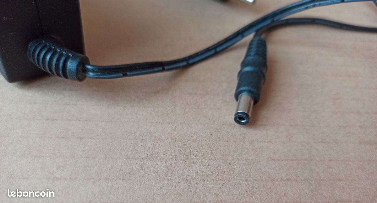 Adaptateur De Chargeur Voiture 12 V Vers Prise 220 V Pour Tableau De Bord 1000 Ma 800105219