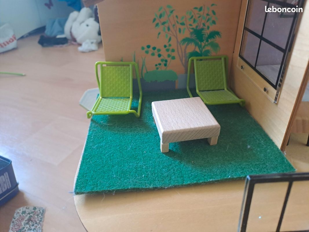 Maison colour house de djeco
À partir de 4 ans
Parfait état 
Vendue avec les accessoires présents sur la photo
Collection Mon petit home (image 7)