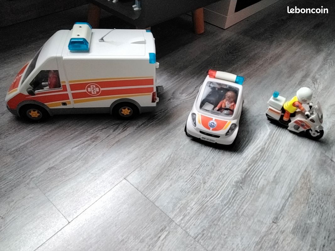 Hôpital et véhicules Playmobil (image 5)