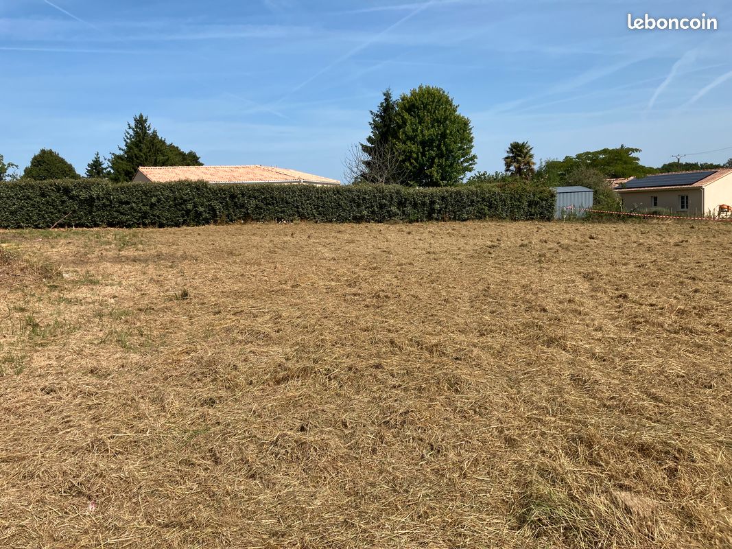 TERRAIN A BATIR HORS LOTISSEMENT 943 m² · à Saint-Laurs · 15 800 €