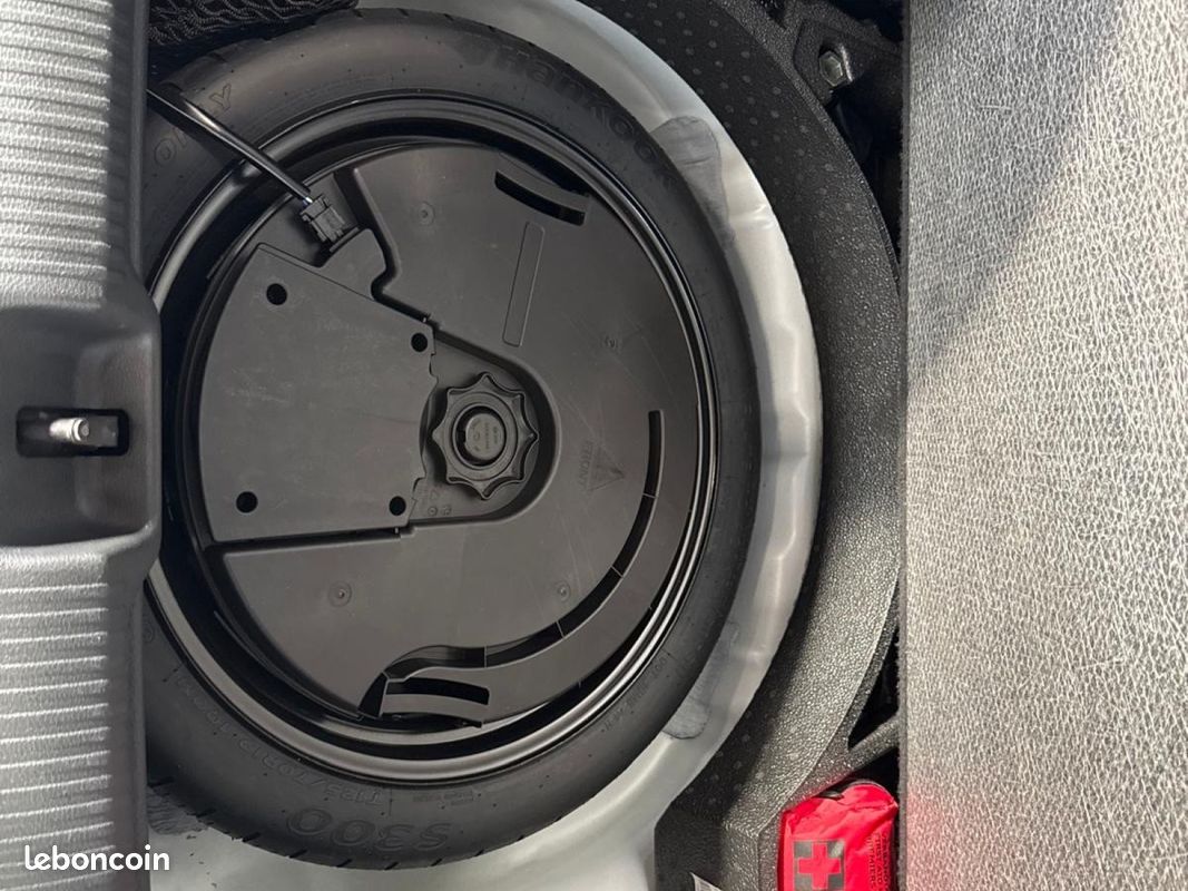 AUDI Q2 35 TFSI S line CARPLAY / CAMÉRA / ANGL. MORT ... (image 28)