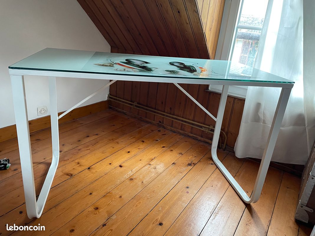 Bureau (image 1)