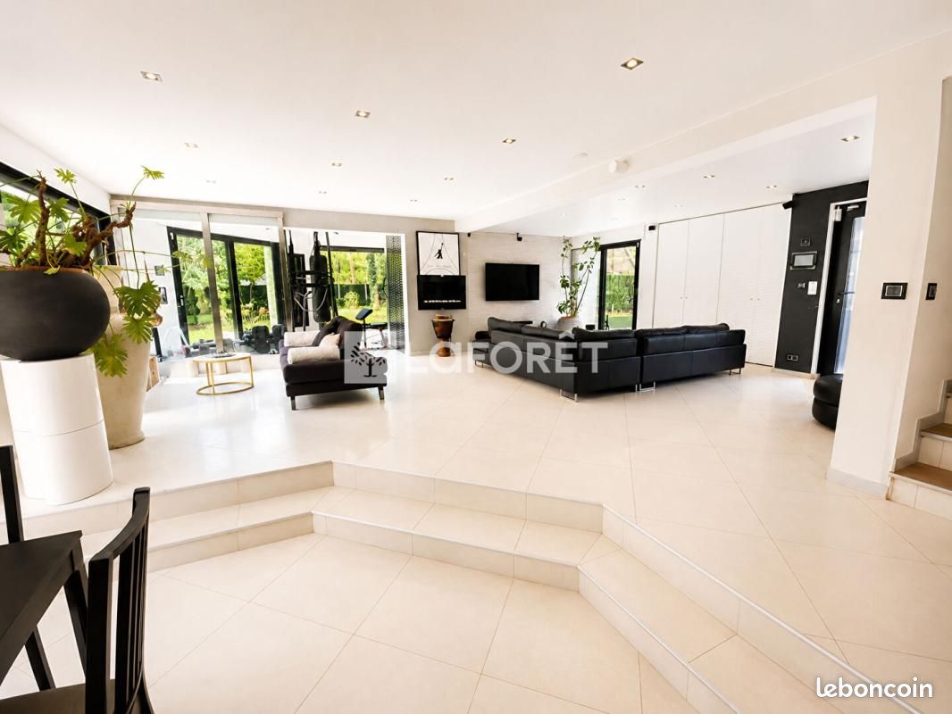 Maison 6 pièces 180 m² · à Gouvieux · 180 m² · 3 500 €