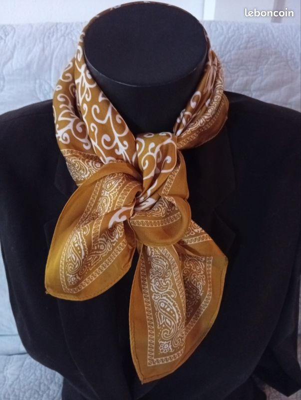 Foulard Carré Vintage Moto Guzzi - Cadeau Pour Femme, Motif Moto, Blanc