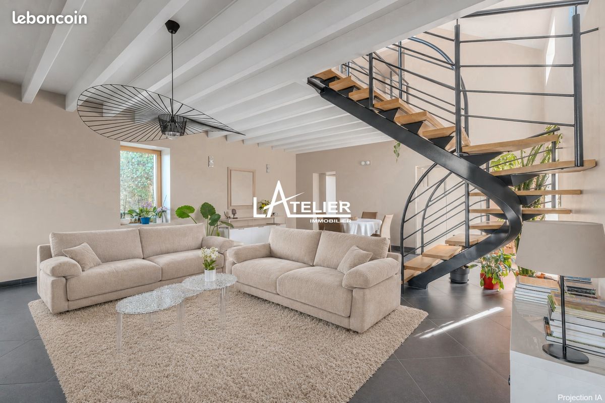 Maison 9 pièces 273 m² · à Saint-Étienne-de-Montluc · 273 m² · 550 000 €