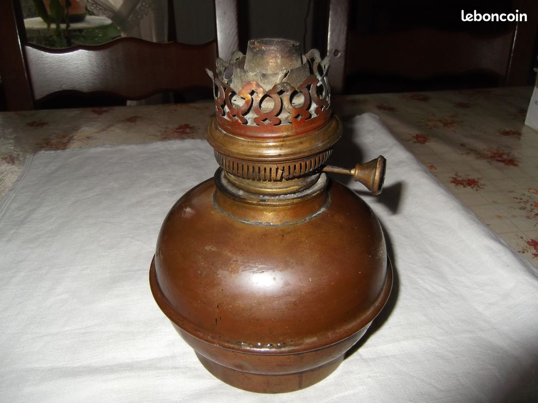 Lampe a petrole ancienne en cuivre (image 1)