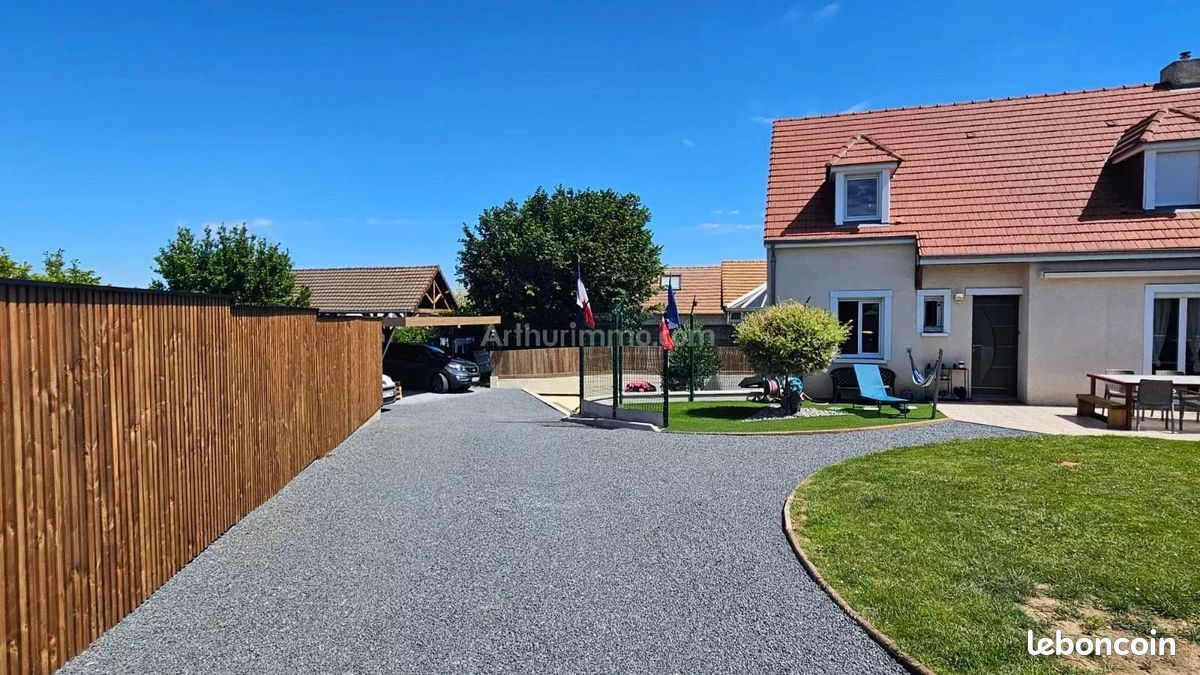 Maison 6 pièces 116 m² · à Escoville · 116 m² · 345 000 €