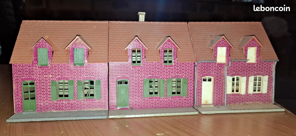 Lot de 3 Maisons en brique rouge Jouef - Modélisme