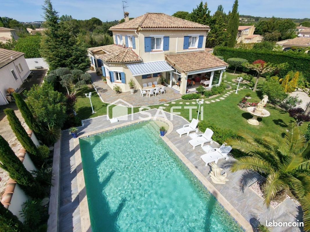 Maison 8 pièces 245 m² · à Rochefort-du-Gard · 245 m² · 679 000 €