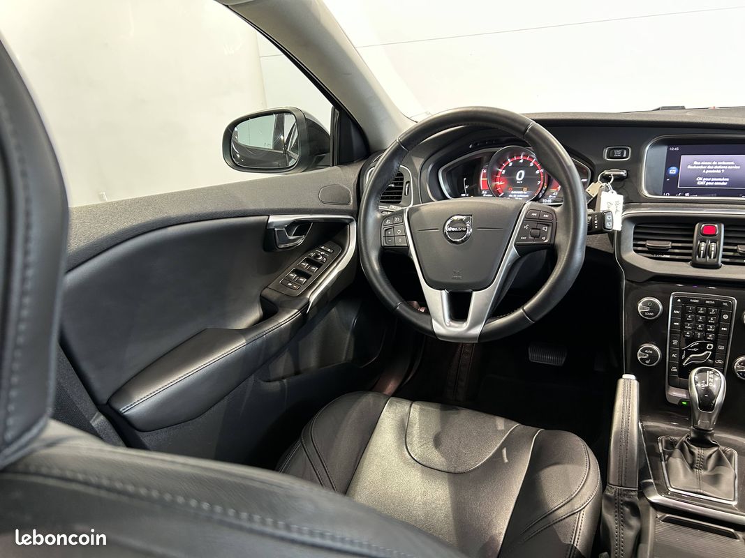 VOLVO V40 T2 122 ch Geartronic 6 Signature Edition (image 10)