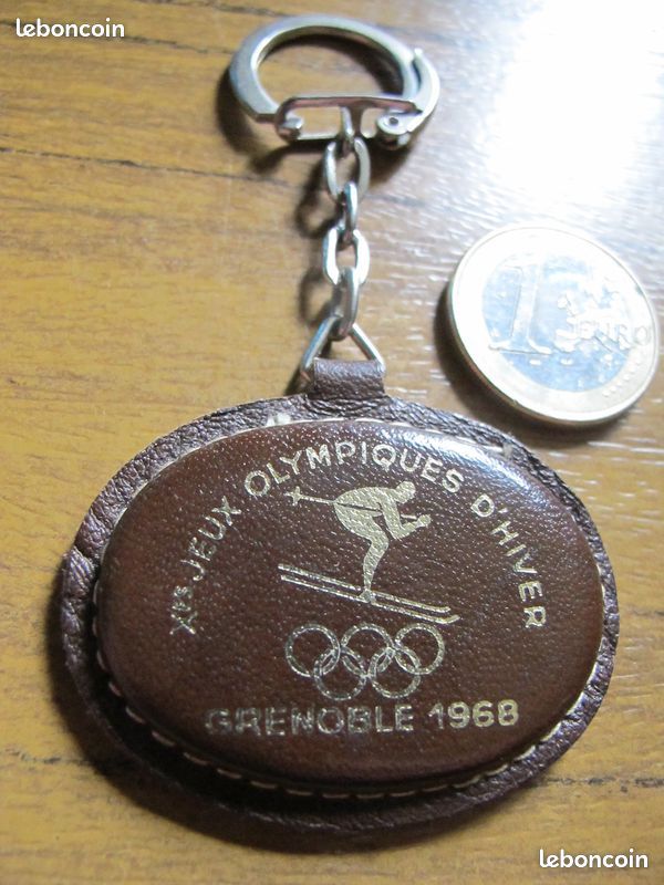 Porte clés JO de Grenoble 1968 , prix livré en suivi , LIRE (image 3)
