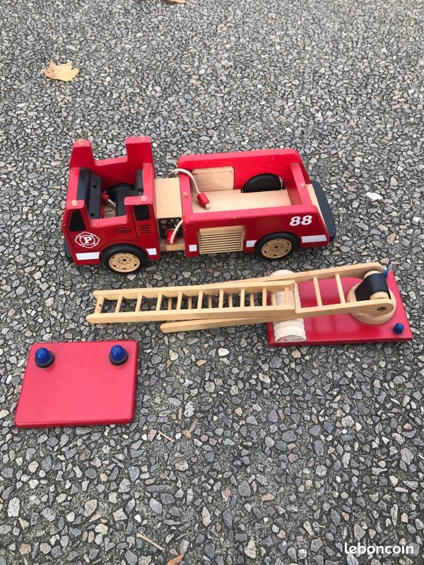 Camion de pompier en bois (image 3)