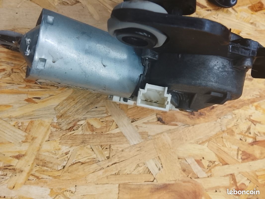 Moteur essuie glace 307 (image 3)
