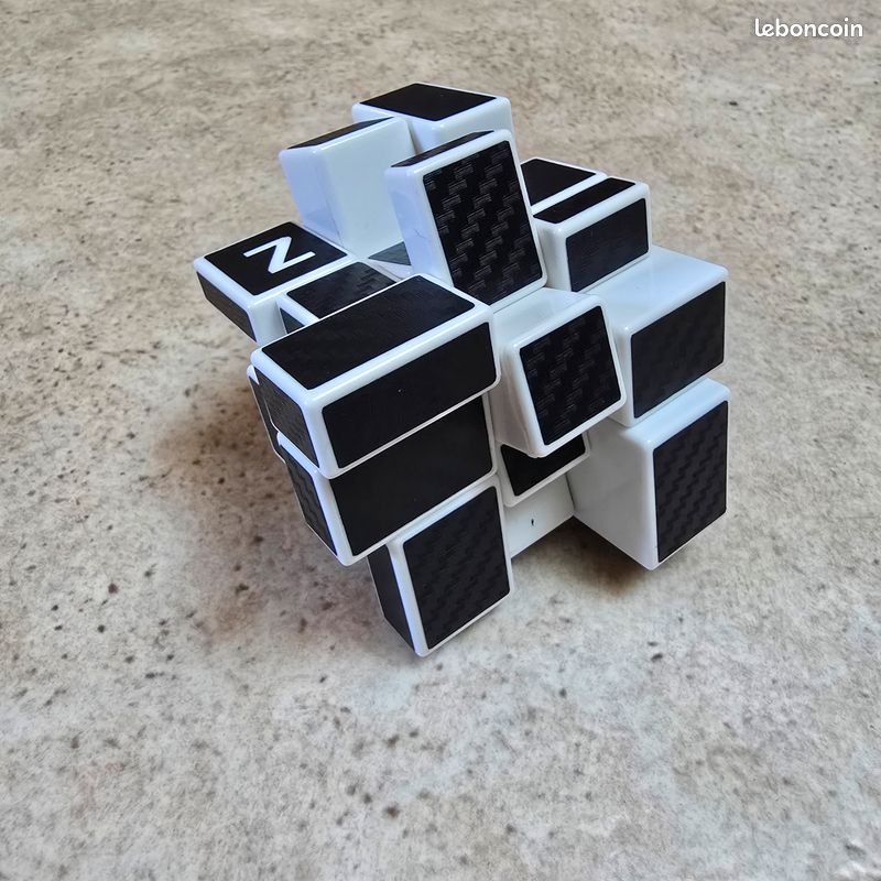 Cube Mirror Carbone (image 3)