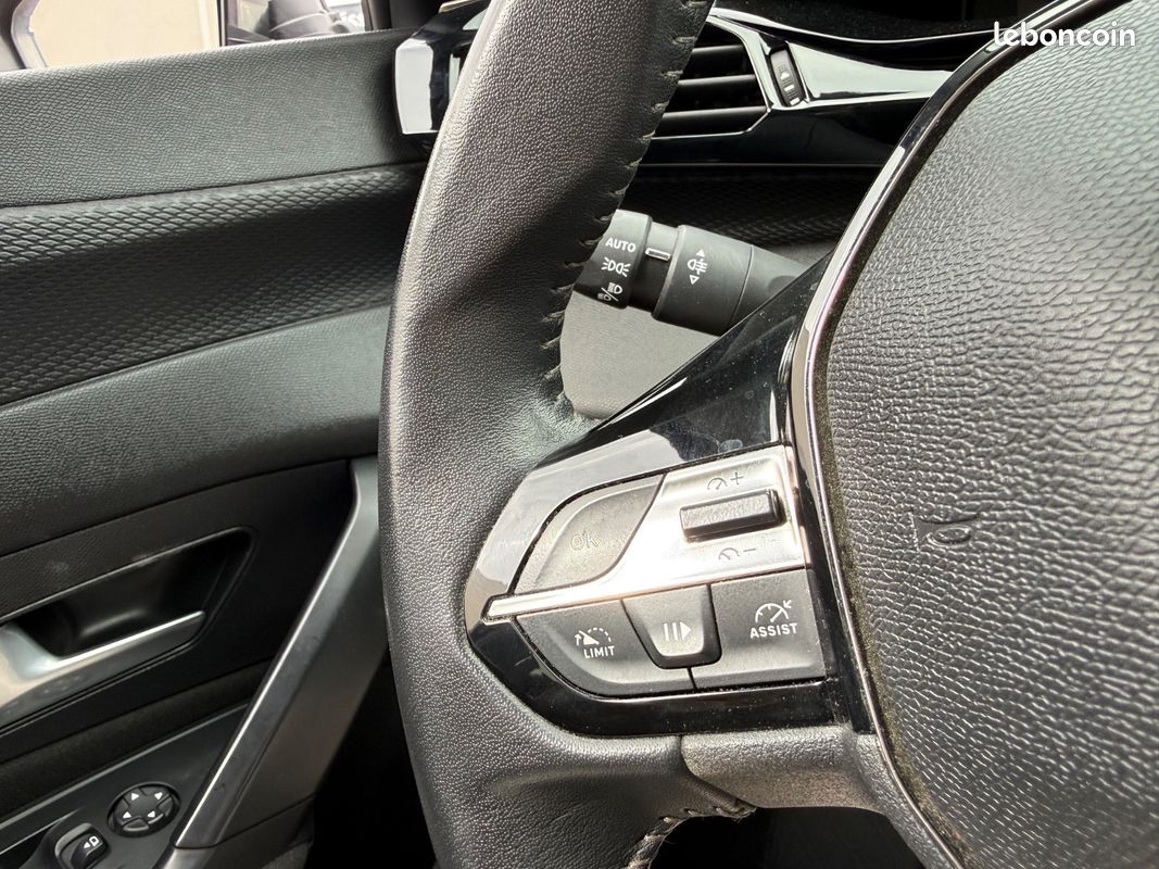 Peugeot 308 Active Pack 1.5 BLUEHDI 130ch 2022 (image 16)