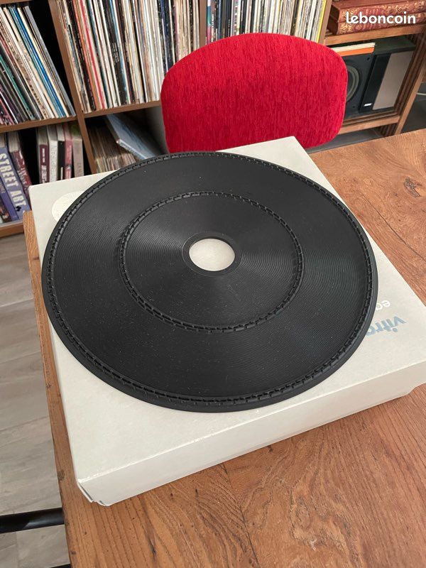 Thorens Couvre-plateau cuir noir gravé logo