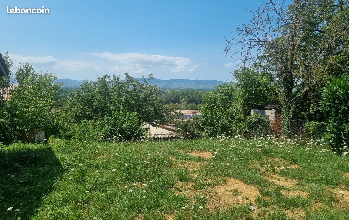 Terrain 600 m² Guereins · à Guéreins · 85 000 €