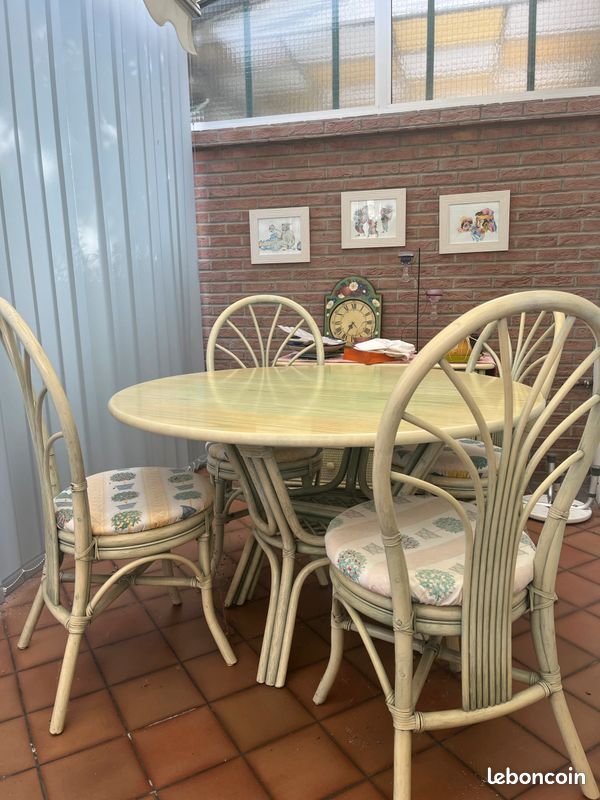 Table de véranda avec 4 chaises (image 1)