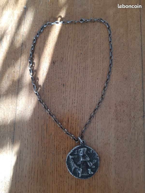 Pendentif métal argenté inspiration celtique en très bon état – Plus de 30 ans (image 5)