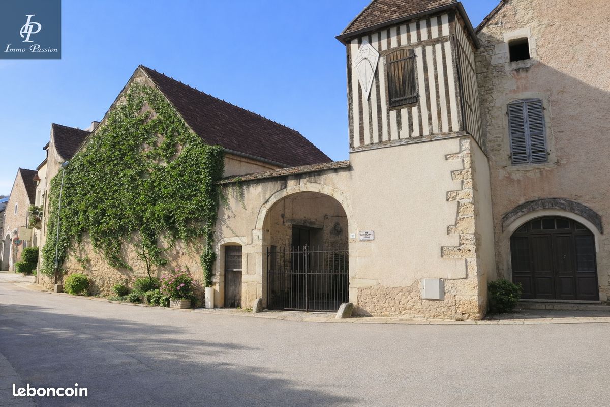Maison 10 pièces 370 m² · à Chambolle-Musigny · 370 m² · 599 900 €