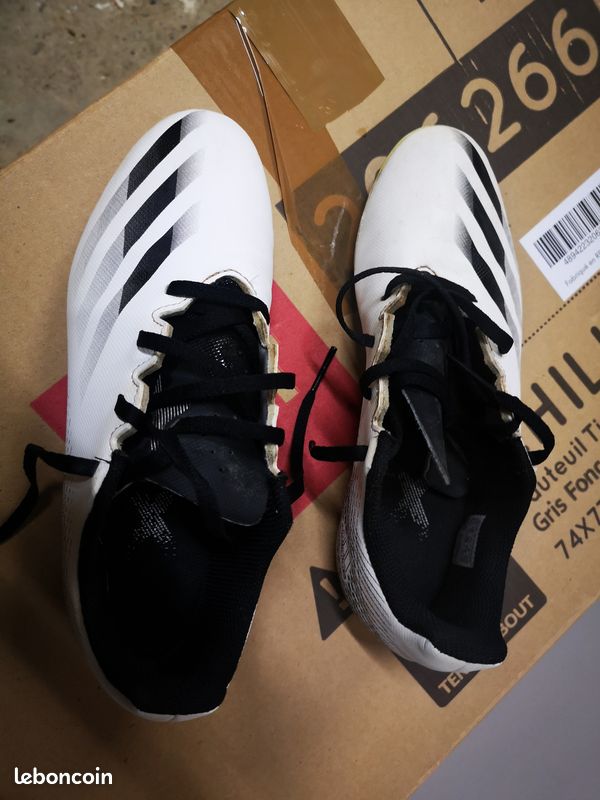 Chaussure de foot adidas enfant taille 38 (image 3)