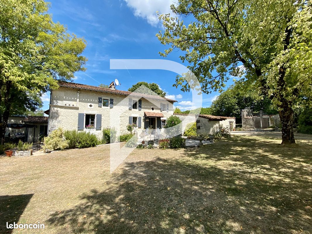 Maison 14 pièces 348 m² · à Saint-Paul-Lizonne · 348 m² · 449 350 €