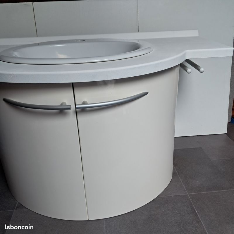 Meuble à suspendre avec vasque et porte-serviettes (image 2)