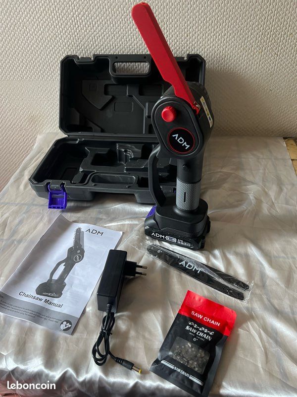 Tronçonneuse sans fil avec sa mallette, batterie et chargeur neuve jamais servie (image 1)