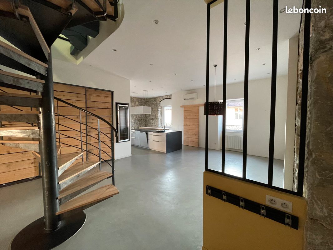 Appartement 6 pièces 133 m² · à Aix-les-Bains · 133 m² · 1 990 €/mois