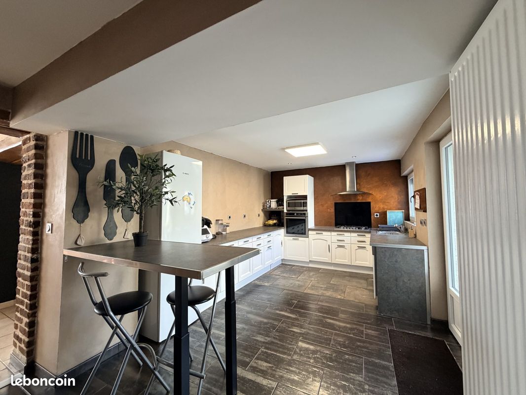 Maison 6 pièces 231 m² · à Monchecourt · 231 m² · 279 000 €