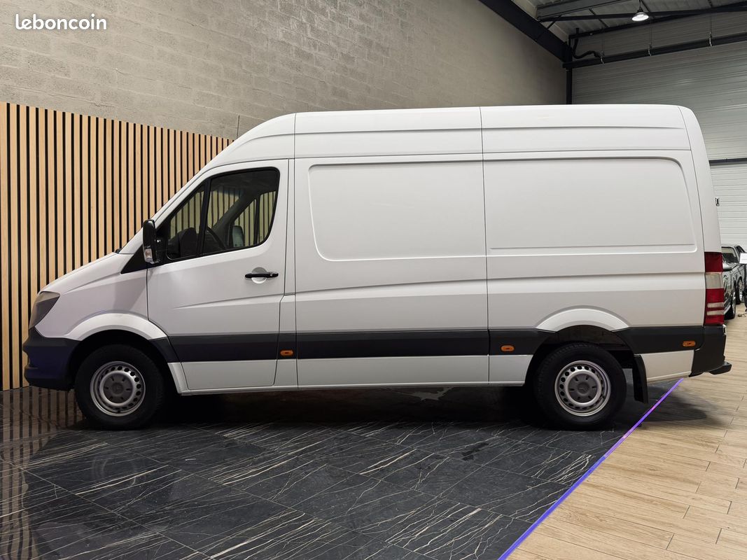 MERCEDES SPRINTER FOURGON 32N 3.0t 219 CDI 3.0 190 BVM Euro5 ÉTAT NEUF RIEN A PRÉVOIR 119 319 (image 8)