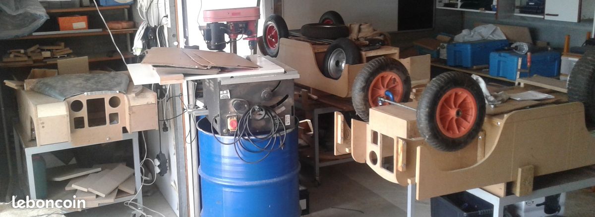Land rover 1/2 (image 1)
