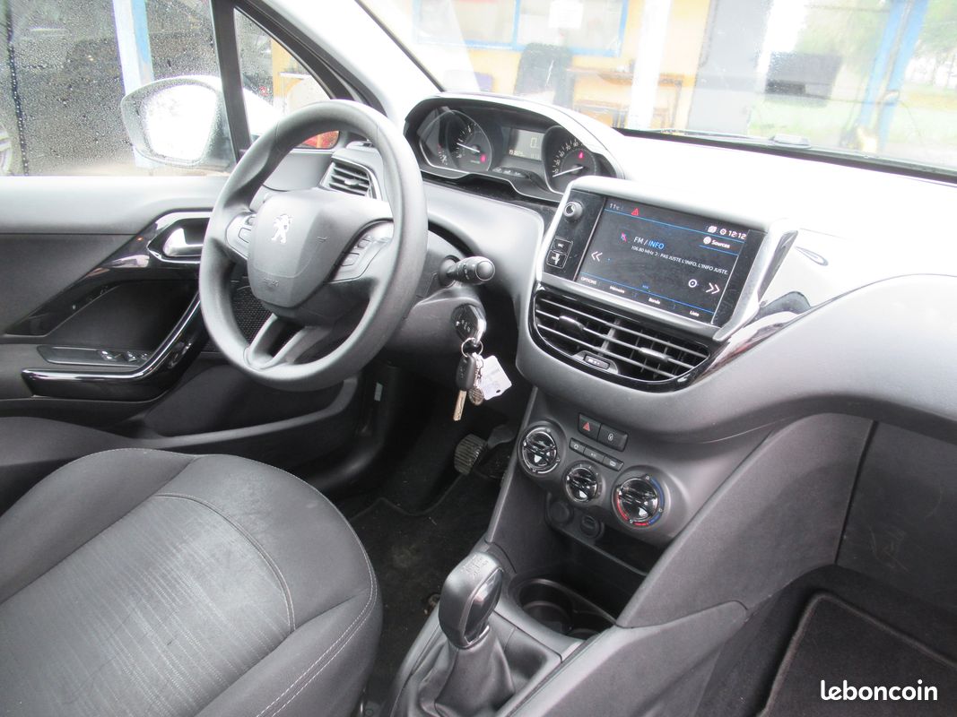 Peugeot 208 1.5 hdi 100ch active 2 places distribution ok tres bel etat (image 5)