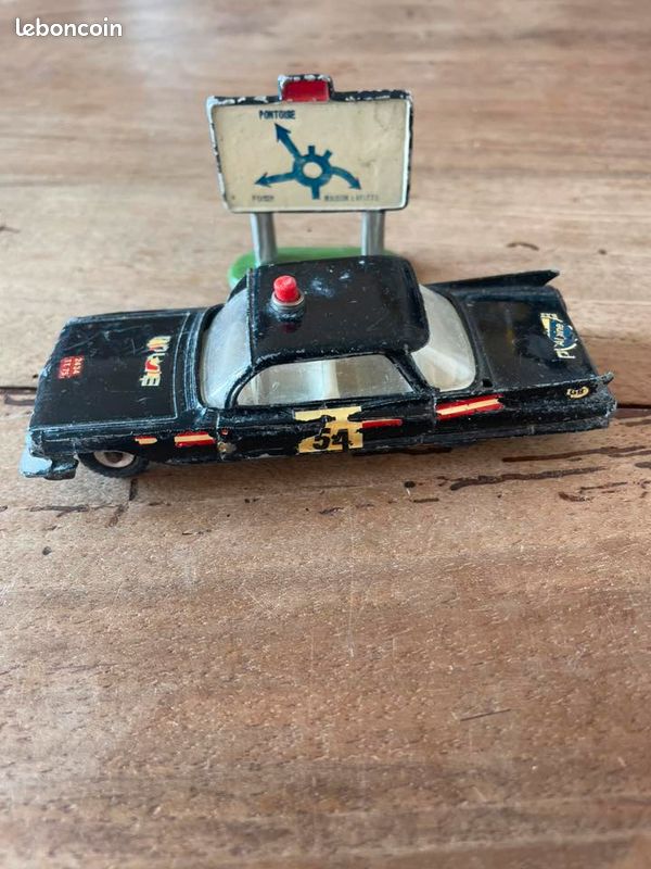 Dinky Toys : Miniatures au 1 :43 - Accessoires et Epaves - Collection