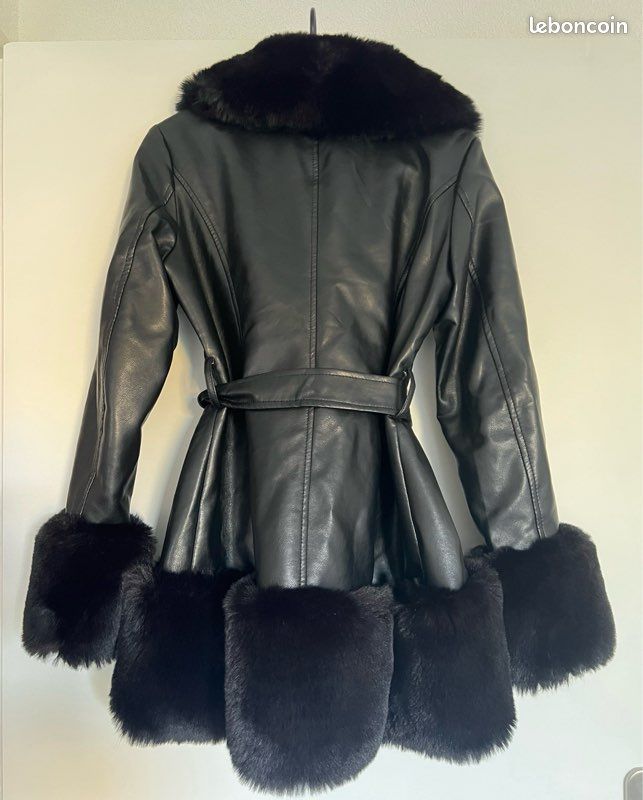Manteau neuf ceinturé fausse fourrure douce et cuir VG (image 3)