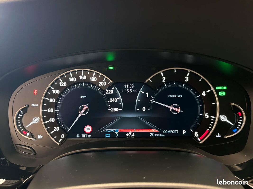 BMW 530d TOURING M SPORT XDRIVE 265 CH BVA8 – TOIT PANORAMIQUE - CAMÉRA 360° - GARANTIE (image 33)