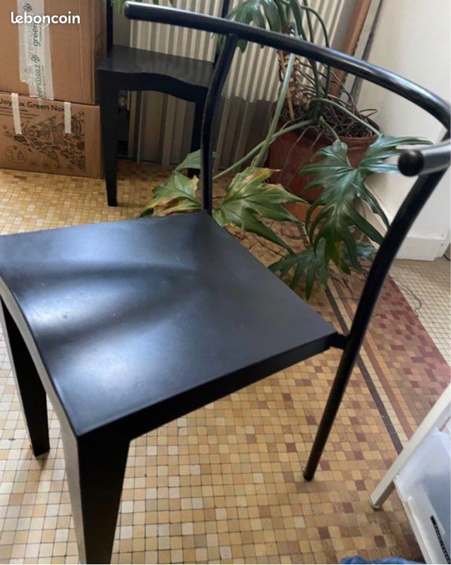 Paire de chaises Dr Glob Philippe Starck (image 1)