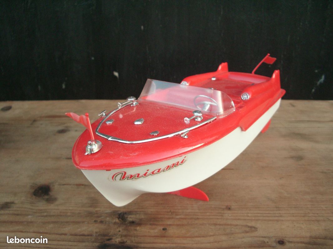 Ancien Jouet JRD Hors Bord Canot Bateau Composite - Monté Sur 3 Billes Motrices