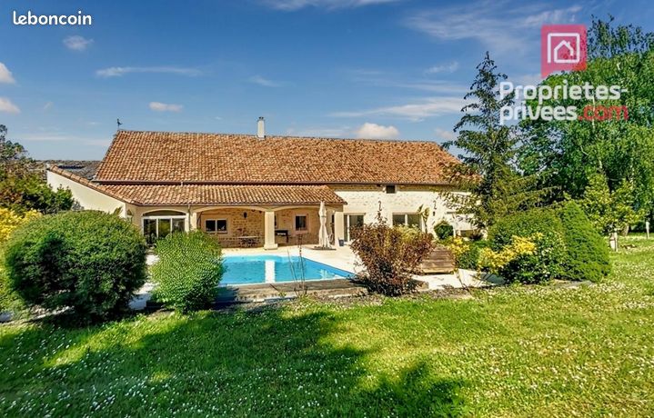 Maison 7 pièces 319 m²
