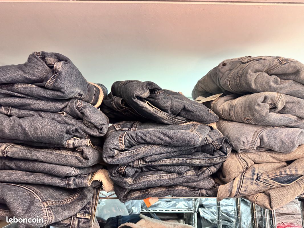 DÉSTOCKAGE MASSIF – Marques originales : Levi’s, Tommy Hilfiger, Hugo Boss, Calvin Klein, Vans, Converse, The North Face, Patagonia… (image 9)