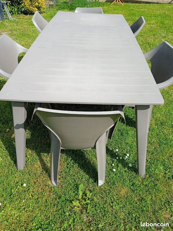 Table de jardin et ses chaises (image 1)